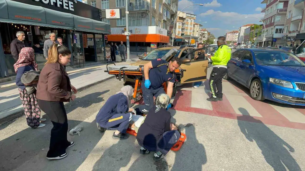 Karaman’da kavşak kazası: Motosiklet sürücüsü hastanelik oldu