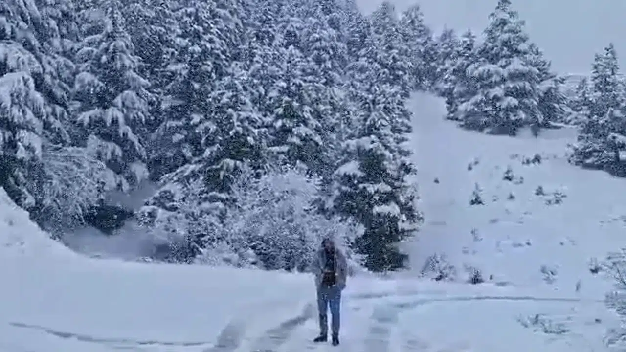 Isparta'da mevsim normalleri şaşırttı: Mayıs ayında lapa lapa kar sürprizi