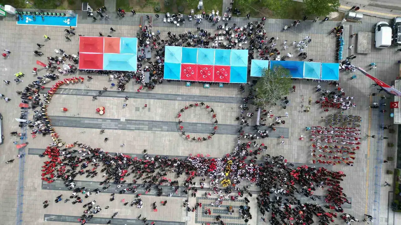 Çorum’da 19 Mayıs coşkusu: Meydanlar bayram yerine döndü