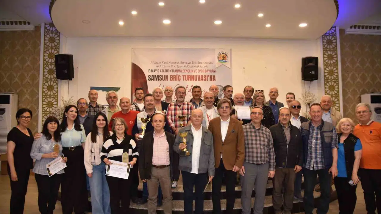 Zeka ve strateji masada buluştu: Atakum 19 Mayıs ruhunu briçle taçlandırdı