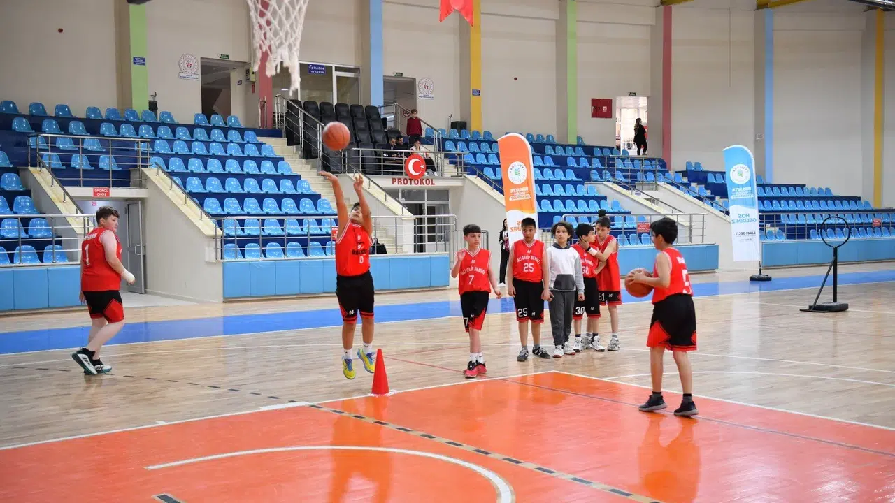 Potanın genç yıldızları Yeşilyurt’ta buluştu: Parkede centilmenlik rüzgarları esti
