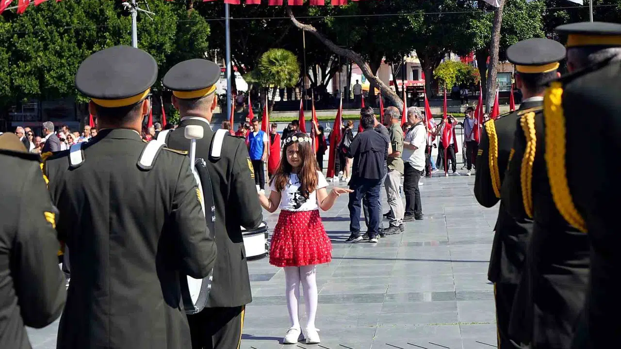 Antalya 19 Mayıs’ı coşkuyla selamladı: Cumhuriyet Meydanı’nda gurur günü