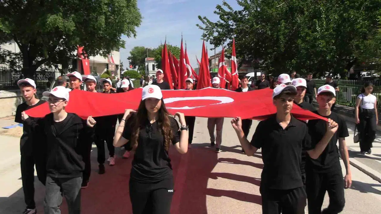 Edirne’de 19 Mayıs ruhu: Gençlik bayramı caddelere taştı