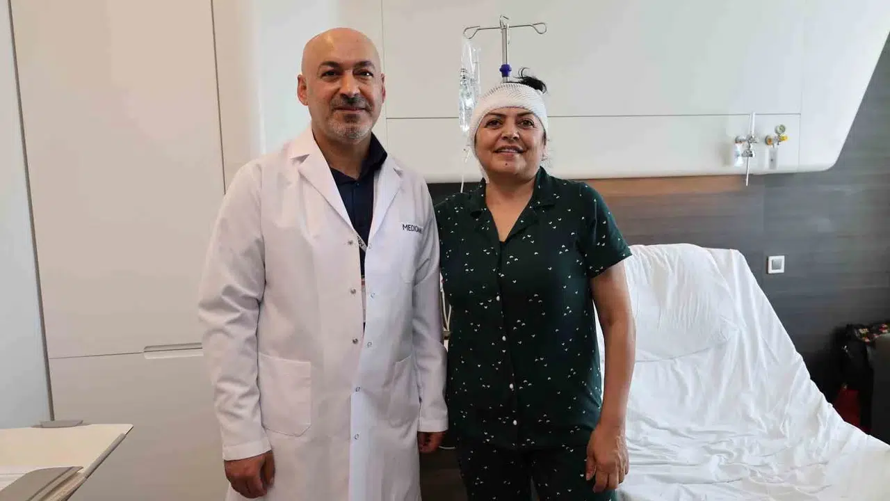 Yıllardır süren  delirten ağrılar  İzmir'de bitti: Bir yudum suya hasret kalmıştı, şimdi elma yiyebiliyor