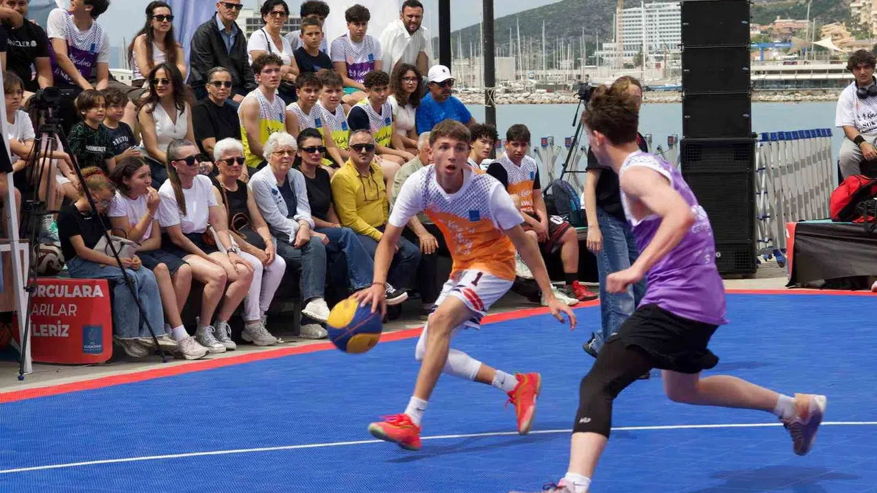 Kuşadası’nda vefalı turnuva: Genç sporcunun ismi parkelerde yaşatılıyor