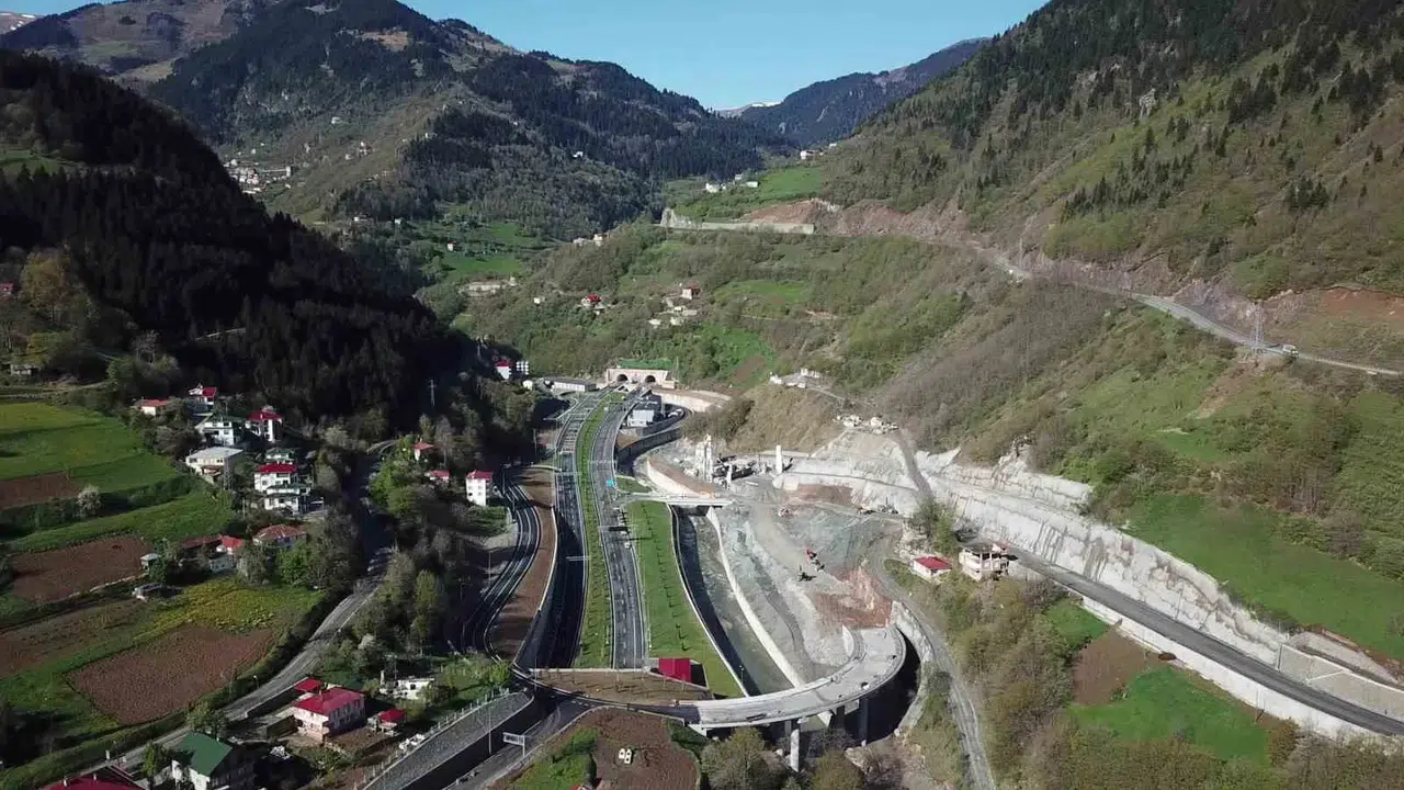 Karadeniz’in ulaşım kaderini değiştirdi: Zigana Tüneli’nde 5 milyonu aşkın araç geçiş yaptı