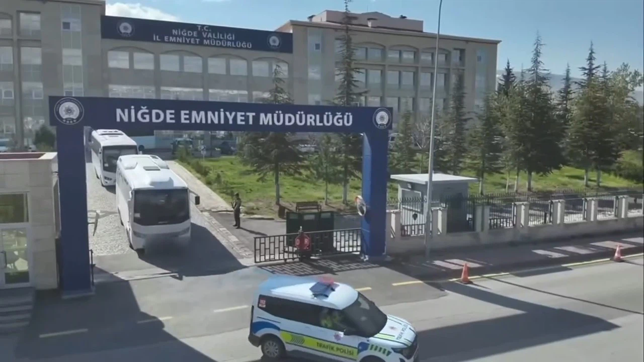 Benzin istasyonundan lüks araçlara: Bahis çetesinin dudak uçuklatan serveti!