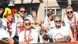 Galatasaray'dan şampiyonluk otobüsünde Fenerbahçe'ye olay gönderme