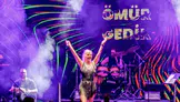 Ömür Gedik Bodrum konserinde yeni şarkısını ilk kez seslendirdi