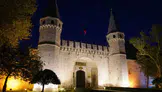 Topkapı Sarayı'nda bir ilk! Gece kapıları açıldı, ziyaretçiler akın etti