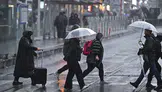 İstanbul'u sağanak vurdu! Trafik kilitlendi, vatandaşlar sığınacak yer aradı