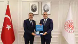 Bakan Işıkhan, Renault Türkiye CEO’suna Turkuaz Kart verdi