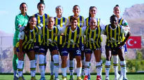 Sahaya madde yağdı, hoca yere yığıldı: Fenerbahçe maçında skandalın böylesi görülmedi!