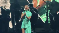 Merve Özbey Erbaa Yaprak Fest’in finalinde albüm müjdesi verdi