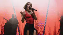 Zeynep Bastık Altınoluk Amfi Tiyatro'da sevenleriyle buluştu