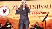 Şarkıcı Maral memleketi Bingöl'de Zaza Festivali'nde konser verdi