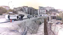Karabük’te yol çalışmasını fark edemeyen sürücü şarampole devrildi