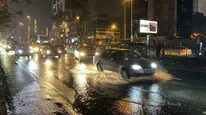 Beşiktaş Zincirlikuyu alt geçidi su bastı, Büyükdere Caddesi göle döndü