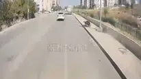 Edirne'de motosiklet direğe çarptı, kaza anı kamerada