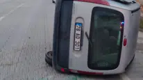 Karabük'te refüje çarparak devrilen otomobildeki yolcu yaralandı