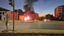 Denizli’de seyir halindeki otomobil alev aldı ve yandı