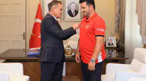 Milli okçular, Vali Akbıyık’ı ziyaret etti