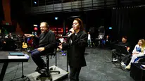 Ebru Yaşar Volkswagen Arena konserleri için 60 kişilik senfoni orkestrasıyla provada
