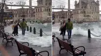 İstanbul'da cadde ve sokaklar göle dönerken o çiftin umursamaz yürüyüşü şaşırttı