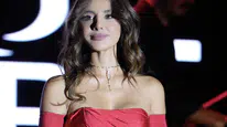 Betül Demir İstanbul'da verdiği konserde 5 dilde şarkı söyledi
