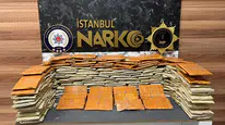 Bağcılar’da zehir tacirlerine ağır darbe: Kamyonetin gizli bölmesinden servet çıktı