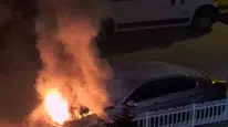 Safranbolu’da korku dolu anlar: Park halindeki şirket aracı alevlere teslim oldu
