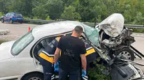 Tokat yolunda korkutan kaza: Emniyet şeridindeki otomobile kamyonet çarptı
