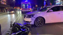 Eskişehir'de gece yarısı paniği: Akaryakıt istasyonundan çıkan otomobil motosikleti biçti