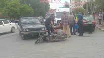 Gediz’de yürekleri ağza getiren kaza: Ehliyetsiz sürücünün kullandığı motosiklet otomobille çarpıştı