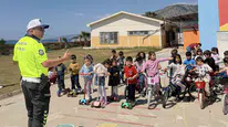 Trafik kurallarını oyunla sevdirdiler: Bozyazılı minikler emniyet ekipleriyle sahaya indi