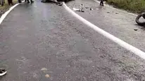 Diyarbakır’da korkutan kaza: Virajı alamayan motosiklet otomobille çarpıştı