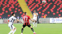 Başakşehir Gaziantep deplasmanında işi ilk yarıda bitirdi: Turuncu-lacivertliler soyunma odasına avantajlı girdi