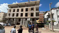 Ekmeğinin peşindeydi, bir anlık dengesini kaybetti: İnşaat işçisinin feci kazası