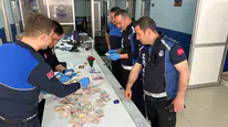 Zabıta ekiplerinin operasyonu şoke etti: Dilencinin üzerinden bir servet çıktı