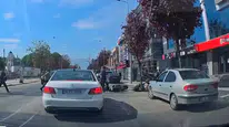 Düzce’de saniyelerle gelen mucize: Yola savrulan sürücüyü otomobilin dikkati kurtardı