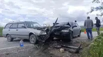 Çorum'da kavşak dehşeti: İki otomobil hurdaya döndü, 3 kişi hastanelik oldu