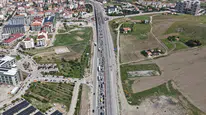 Kilit kavşakta bayram dönüşü mesaisi: Sürücüler saatlerce yolda kaldı