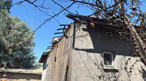 Aksaray'da bahçede çıkan yangın müstakil evi etkiledi