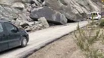 Ayancık’ta toprak hareketliliği korkuttu: Ulaşım durduruldu