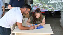 Manisa büyükşehir'den çilek üreticilerine malç naylonu desteği