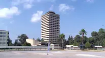 Adana'da ağır hasar gören çukobirlik binası kontrollü şekilde yıkıldı