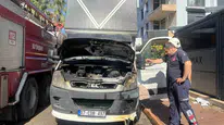 Antalya'da park halindeki nakliye kamyonunda motor yangını