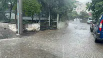 Marmaris'te sağanak yağış günlük yaşamı olumsuz etkiledi