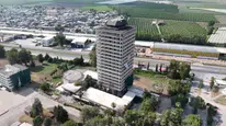 Adana'da deprem sonrası ağır hasar gören bina kontrollü yıkımla devrildi