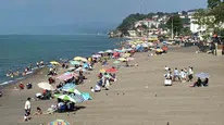 Akçakoca’da yaz provası: Termometreler yükselince sahiller dolup taştı